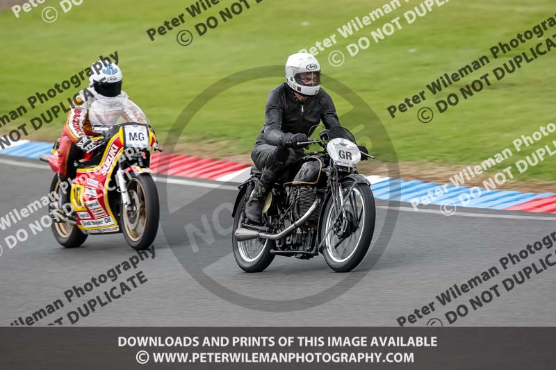 Vintage motorcycle club;eventdigitalimages;mallory park;mallory park trackday photographs;no limits trackdays;peter wileman photography;trackday digital images;trackday photos;vmcc festival 1000 bikes photographs